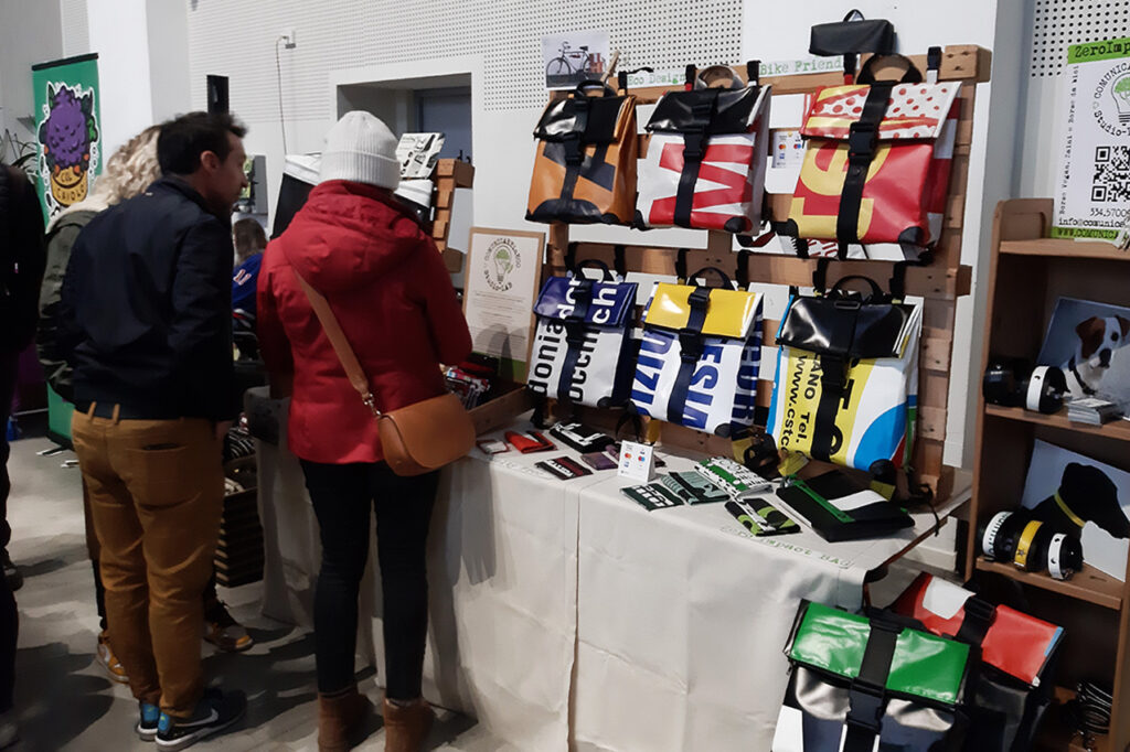 colcavolo vegan festival bergamo-comunicareineco zero impact bag zaini bikefriendly